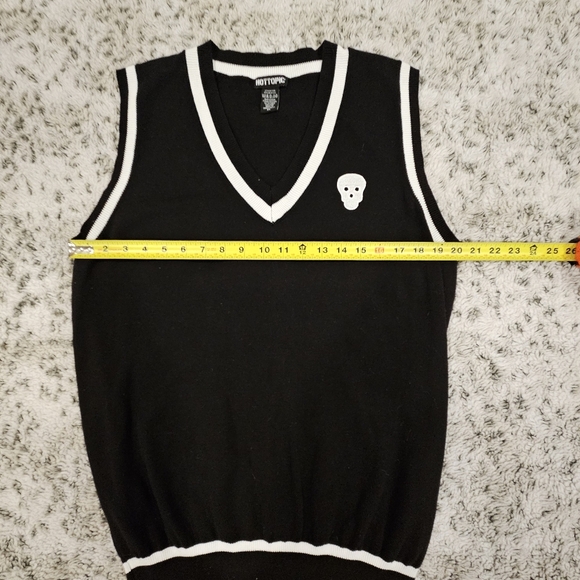 Hot Topic Jrs. Size XL Black White Skull Goth Preppy Sweater Vest Sleeveless - Picture 6 of 11